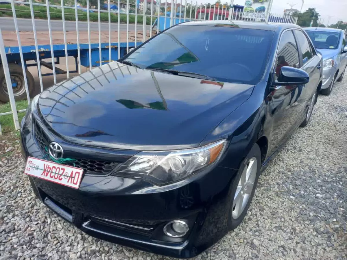 Toyota Camry   - 2013