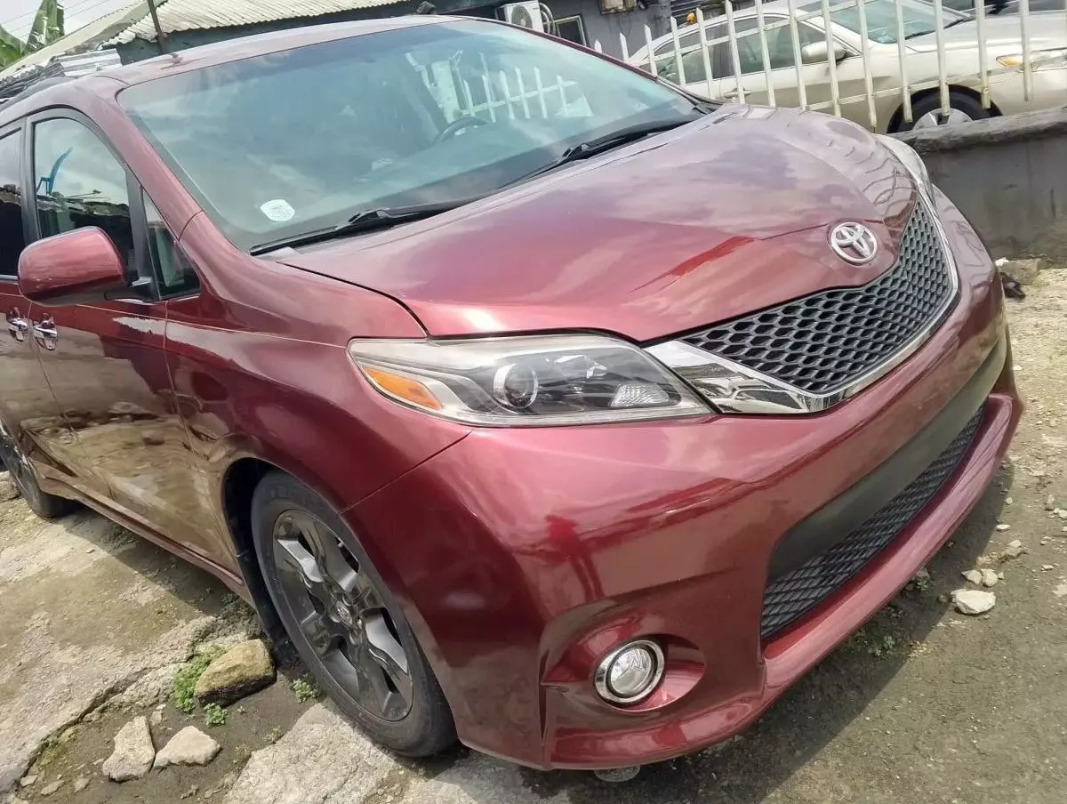 Toyota Sienna   - 2015