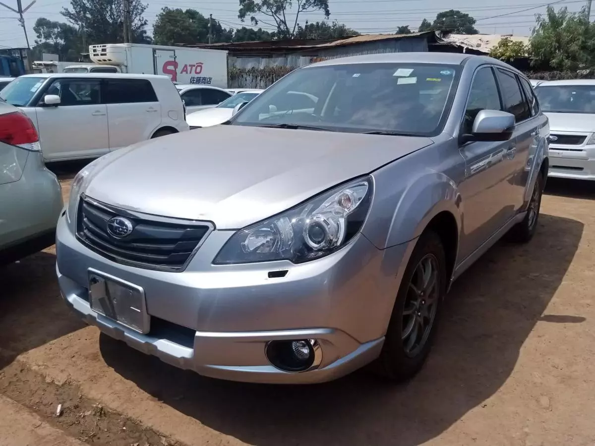 Subaru Outback   - 2011