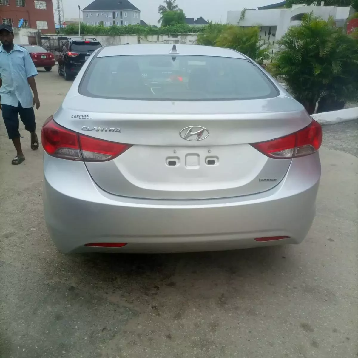 Hyundai Elantra   - 2012