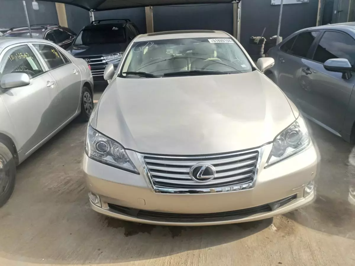 Lexus ES 350   - 2010