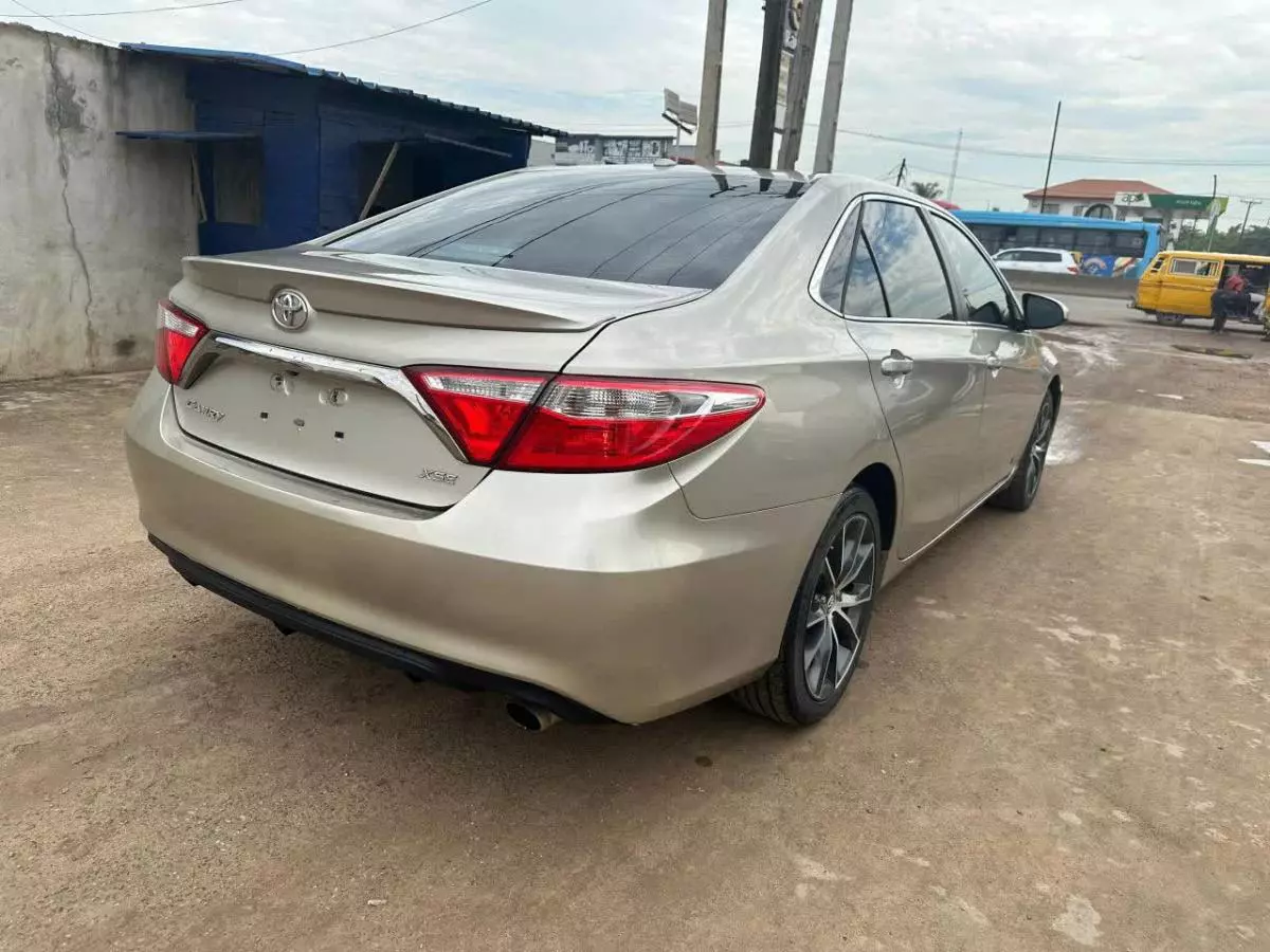 Toyota Camry   - 2015