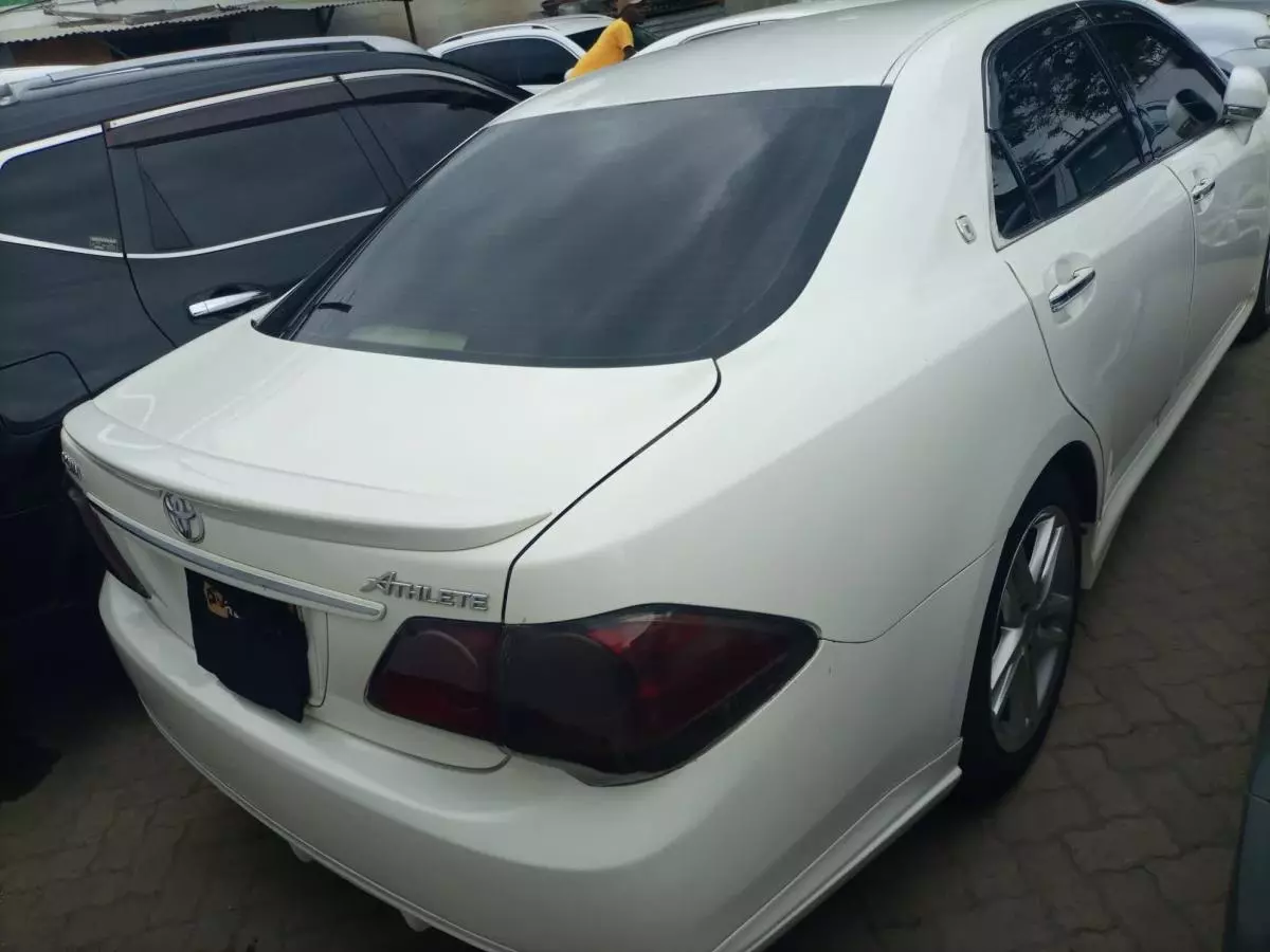 Toyota Crown Athlete  - 2012