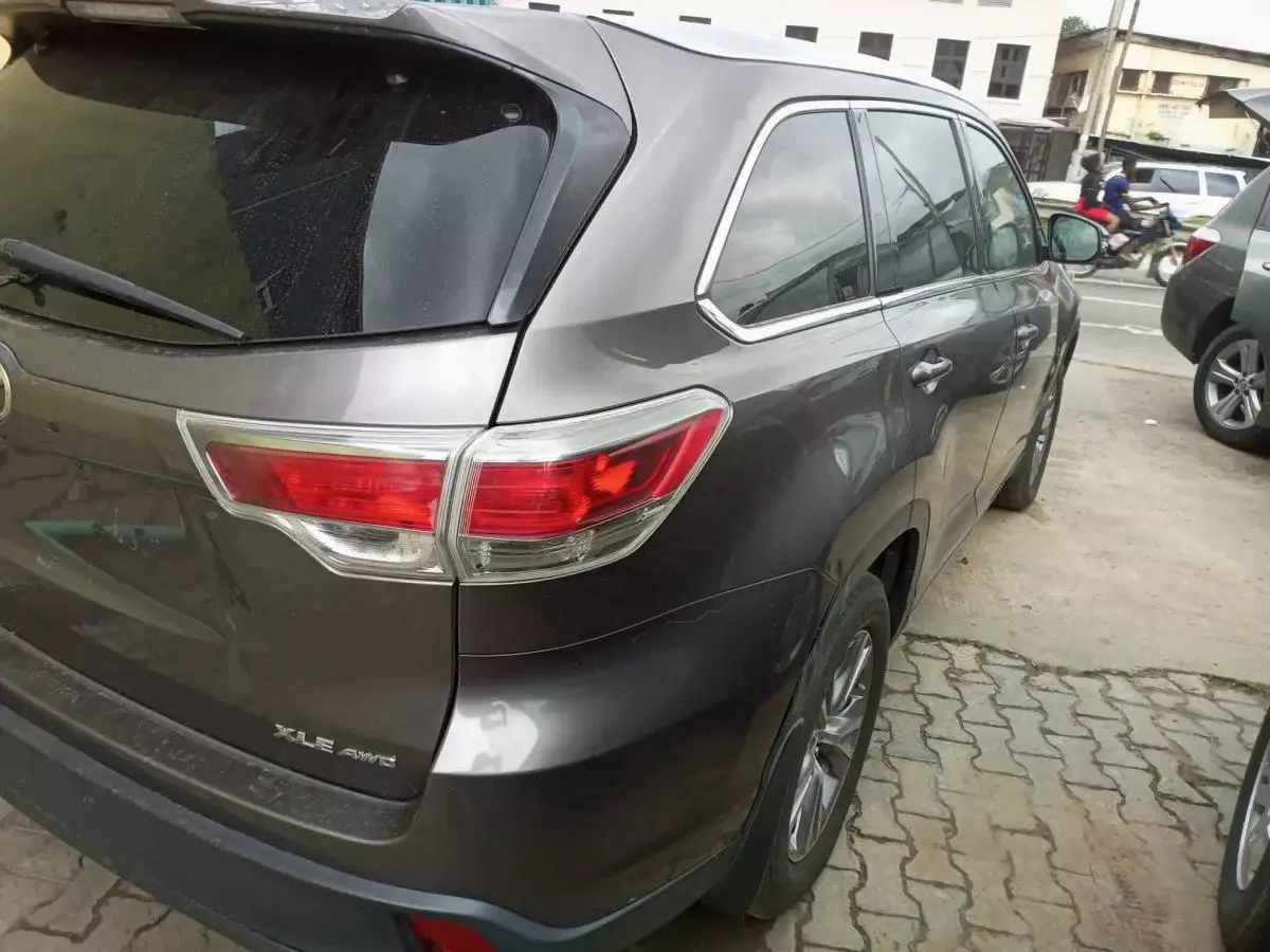 Toyota Highlander   - 2015