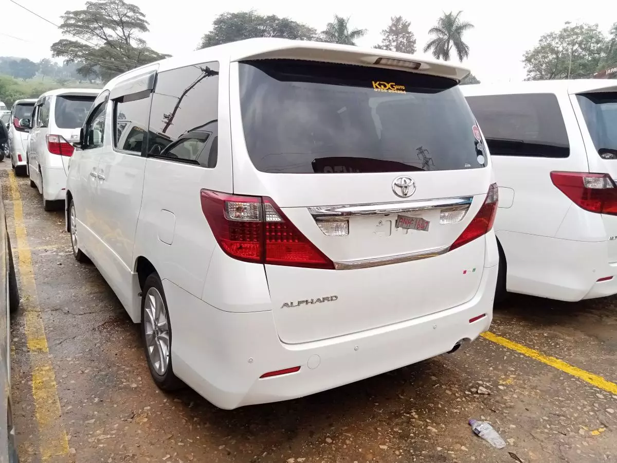 Toyota Alphard   - 2011