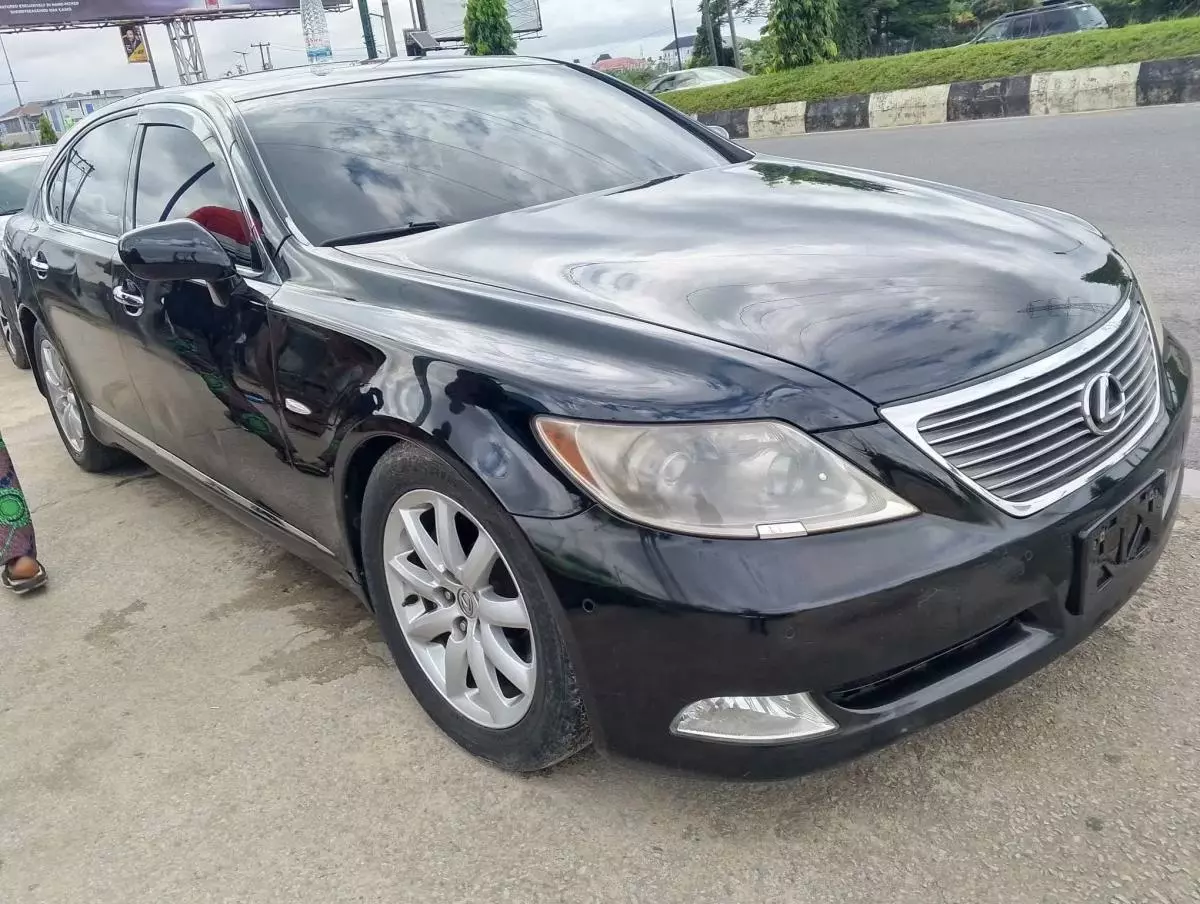 Lexus LS 460   - 2008