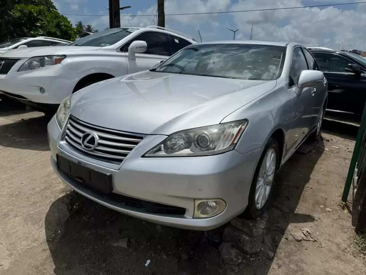 Lexus ES 350   - 2010