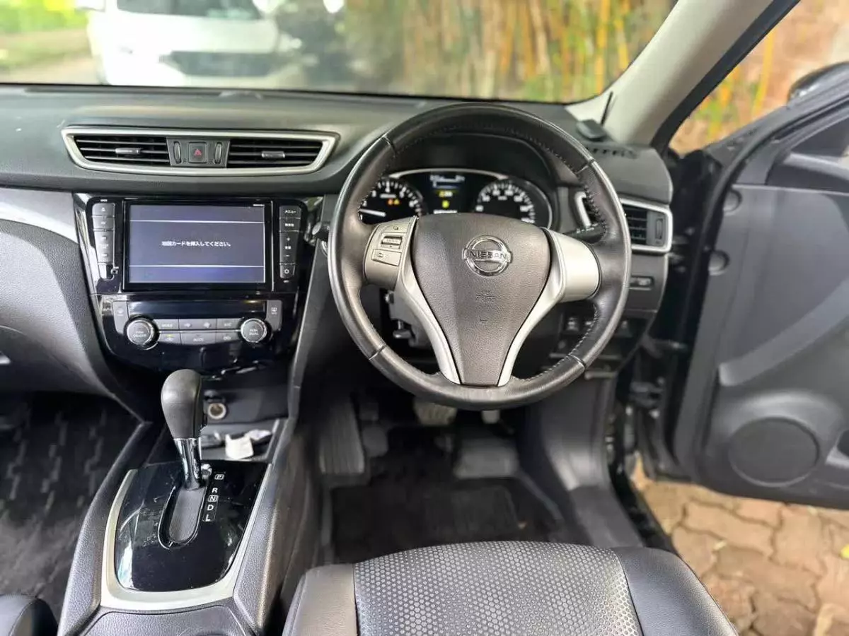 Nissan X-TRAIL   - 2015