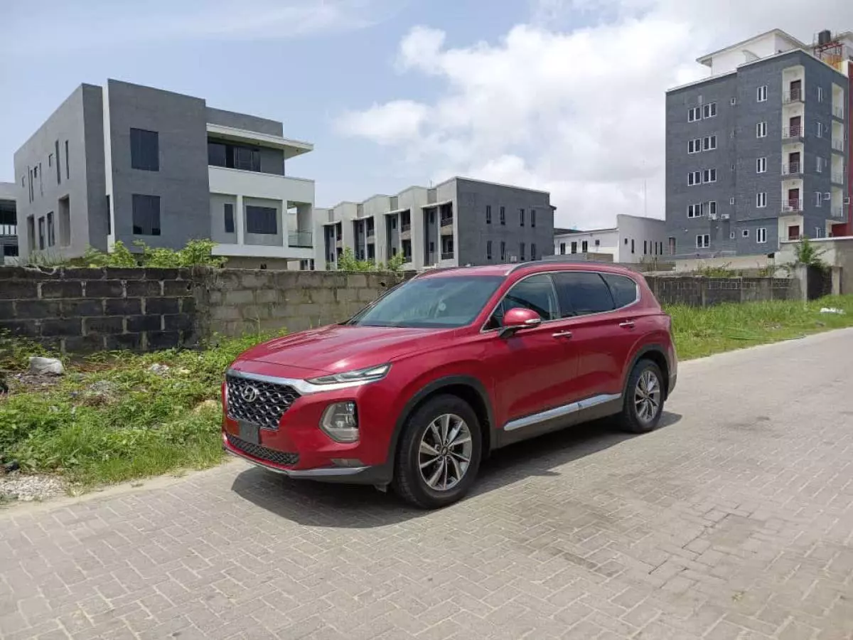 Hyundai Santa Fe   - 2019