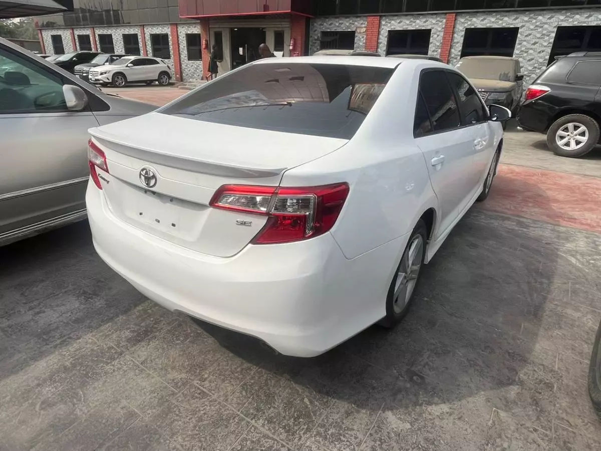 Toyota Camry   - 2012