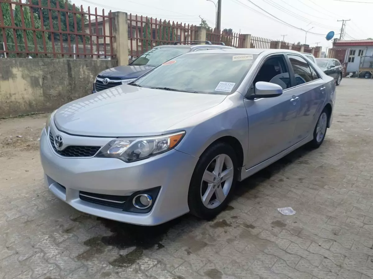 Toyota Camry   - 2012