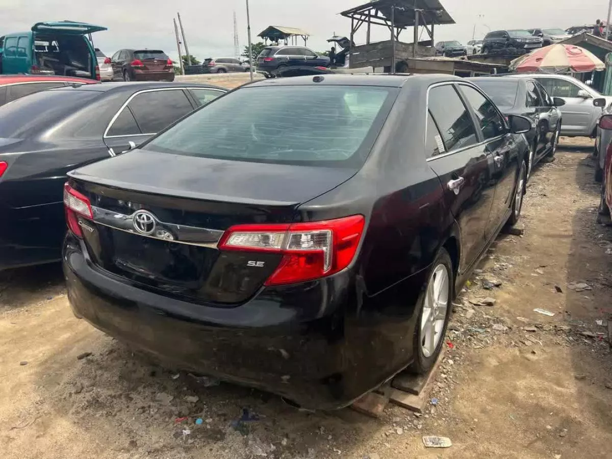 Toyota Camry   - 2012