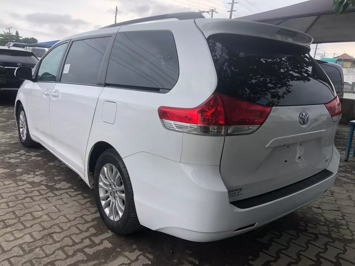 Toyota Sienna   - 2012