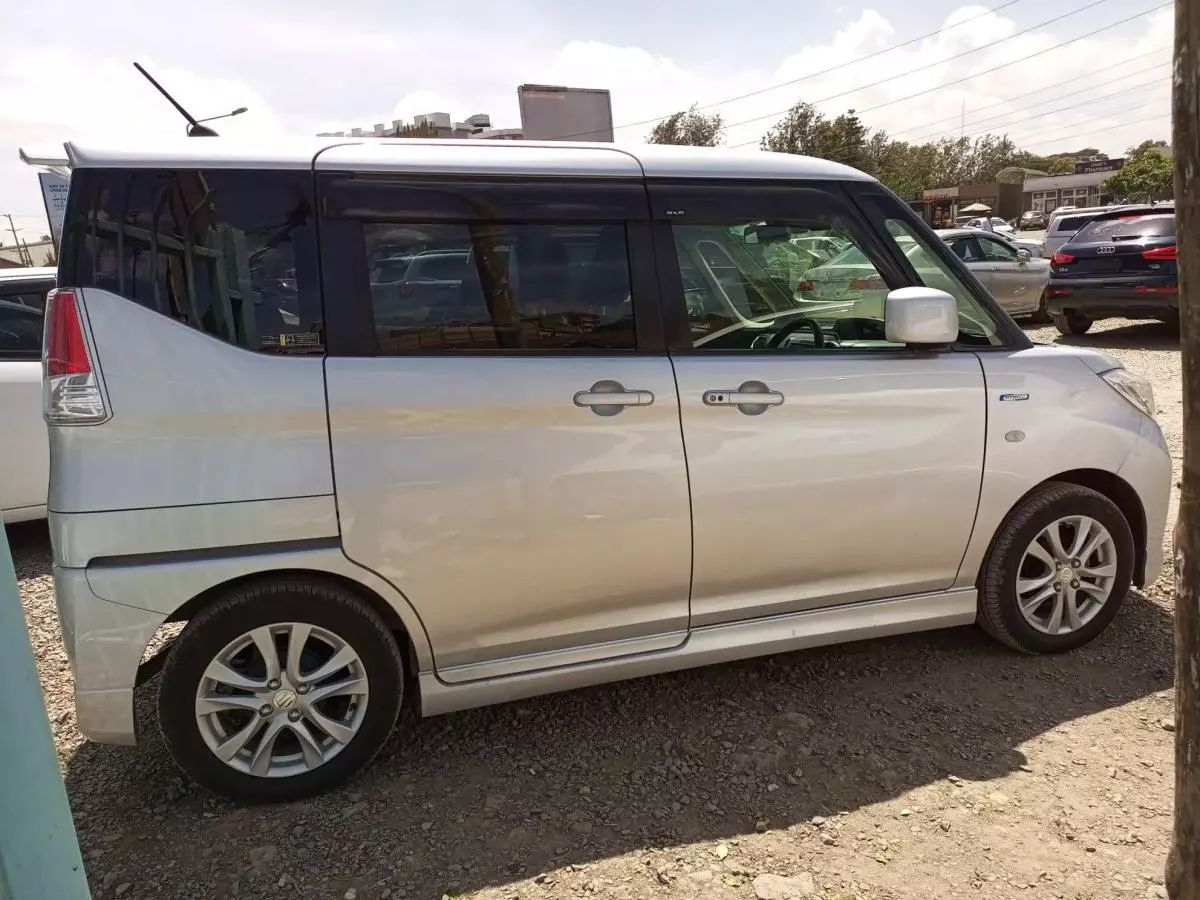 SUZUKI Solio - 2015