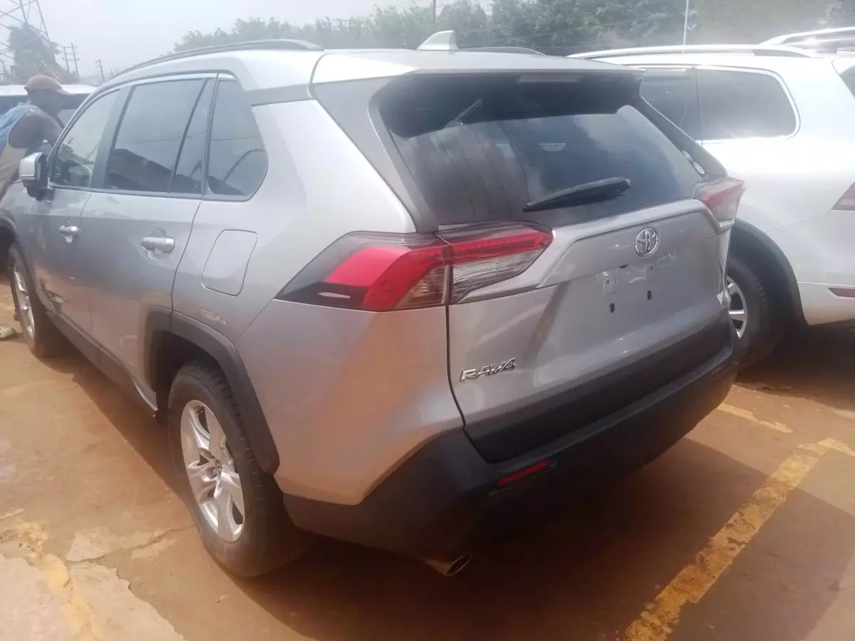 Toyota RAV 4   - 2019