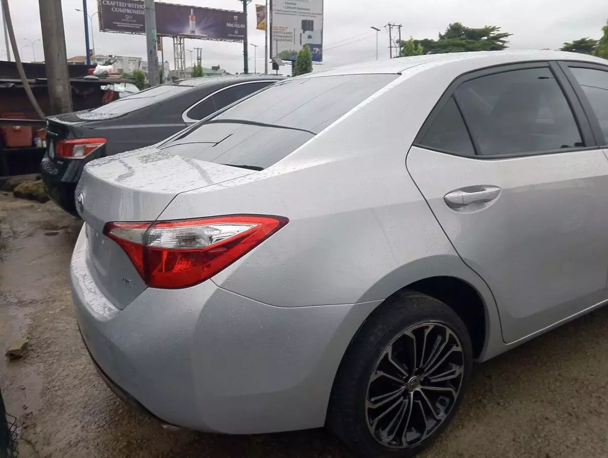 Toyota Corolla   - 2016