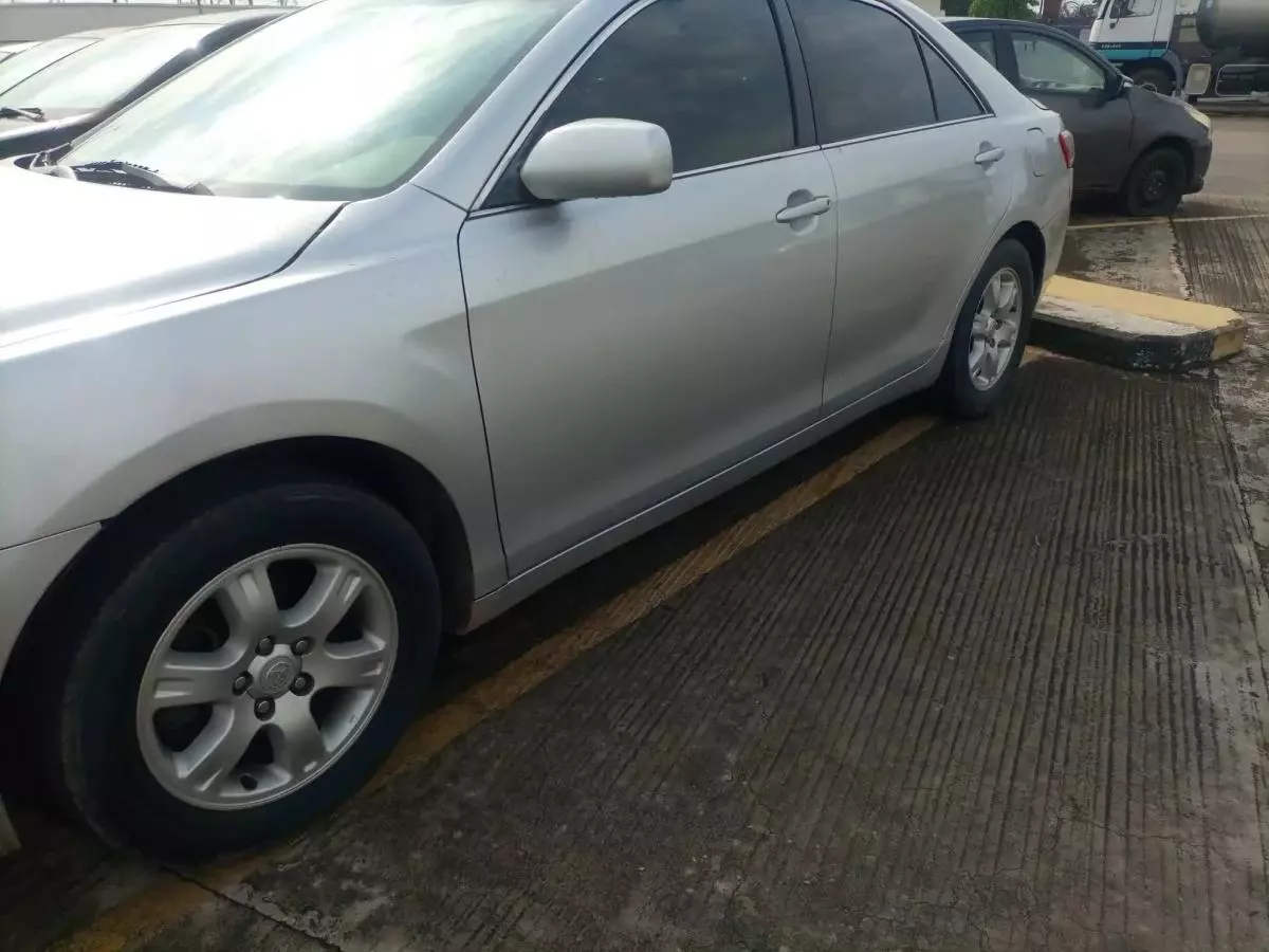 Toyota Camry   - 2009