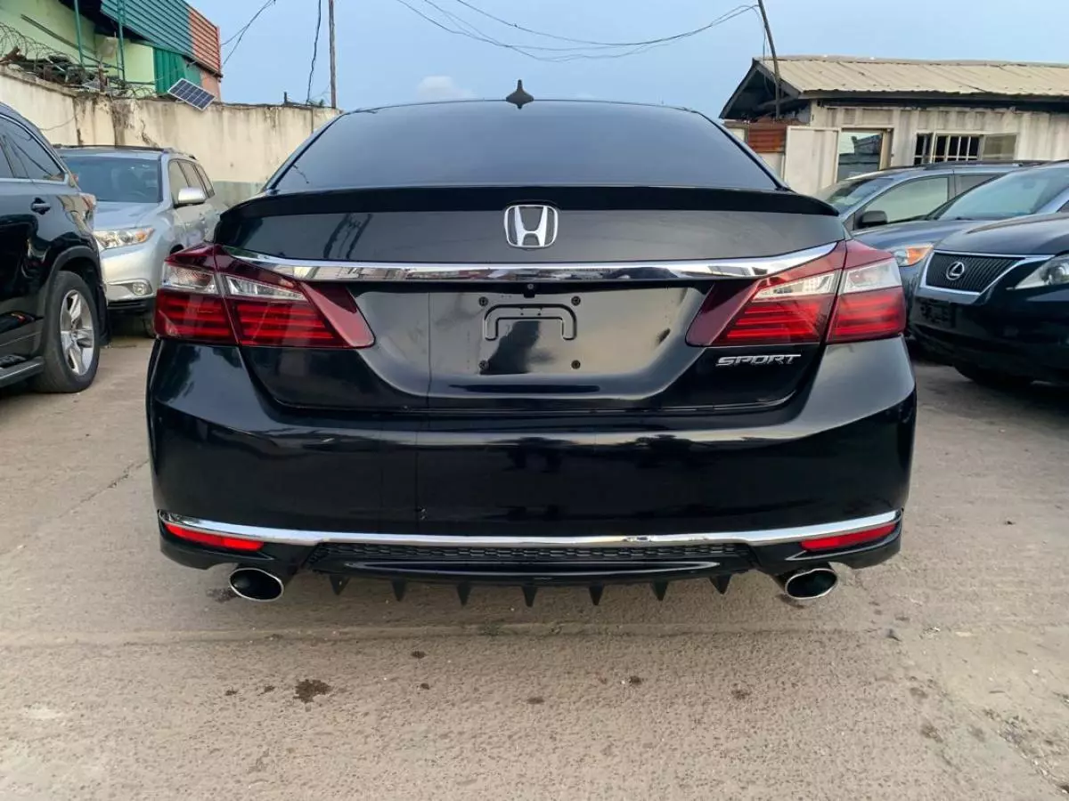 Honda Accord   - 2017