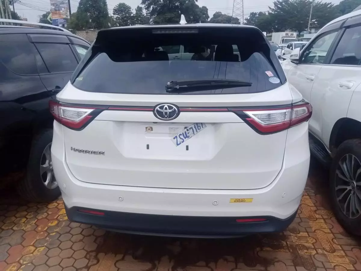 Toyota Harrier   - 2016