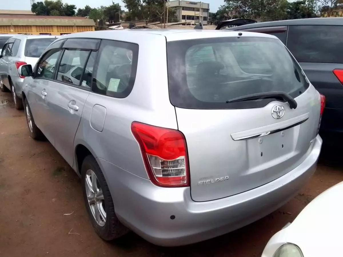 Toyota Fielder    - 2010