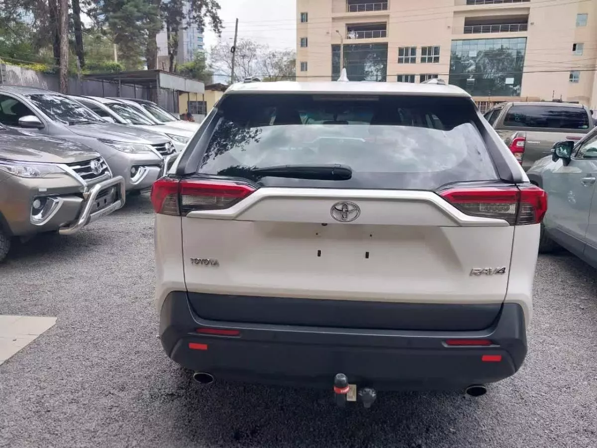 Toyota RAV 4   - 2019