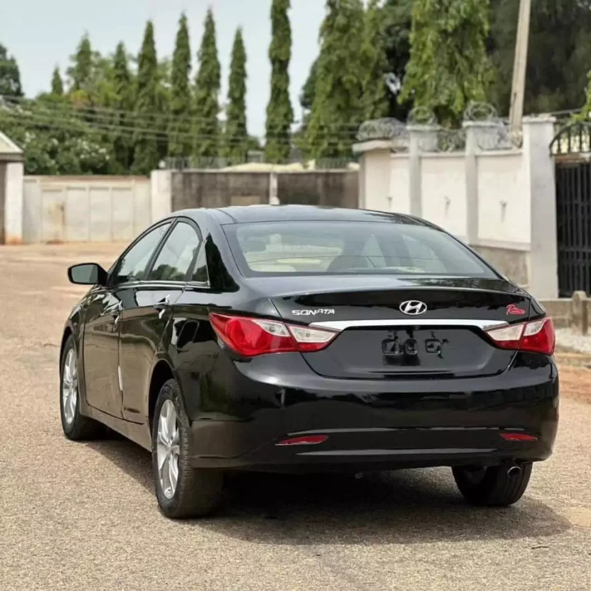 Hyundai Sonata   - 2011