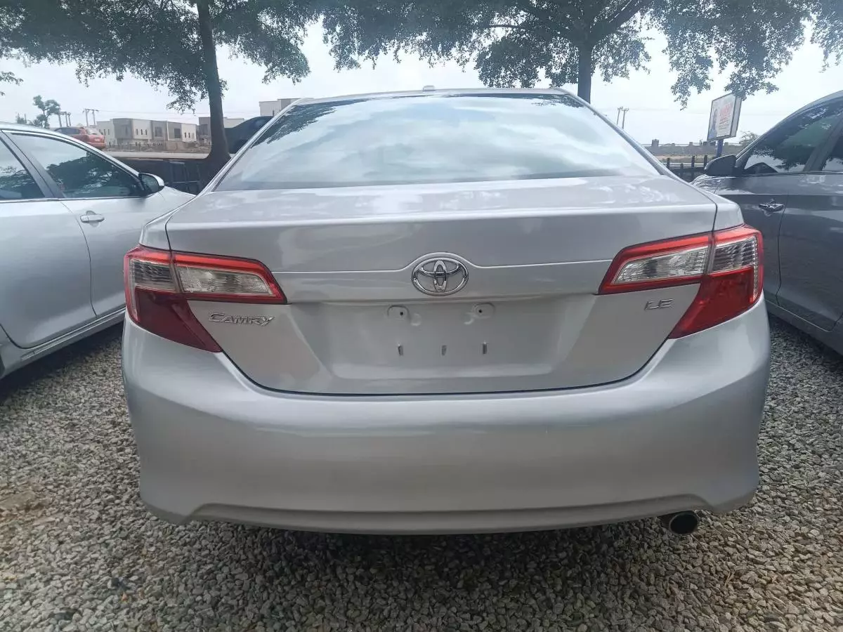 Toyota Camry   - 2012