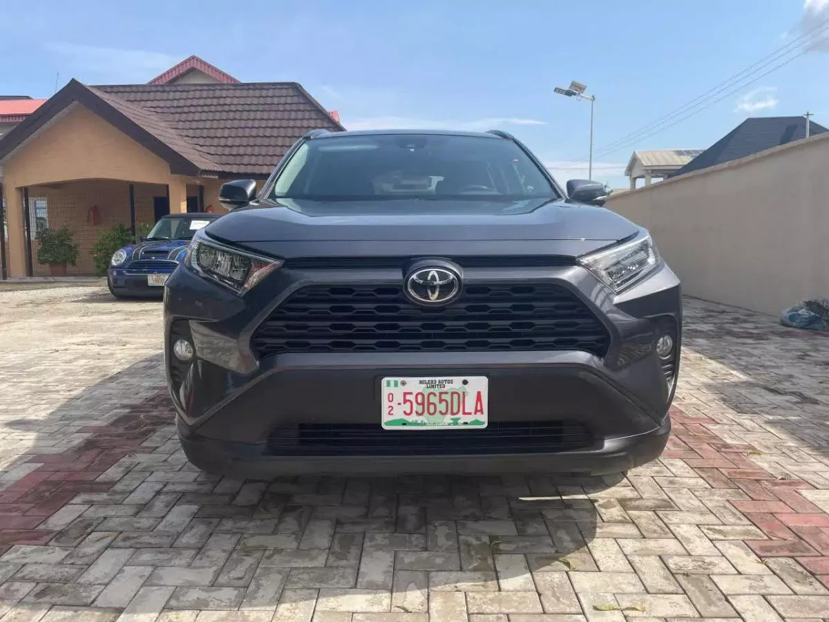 Toyota RAV 4   - 2019