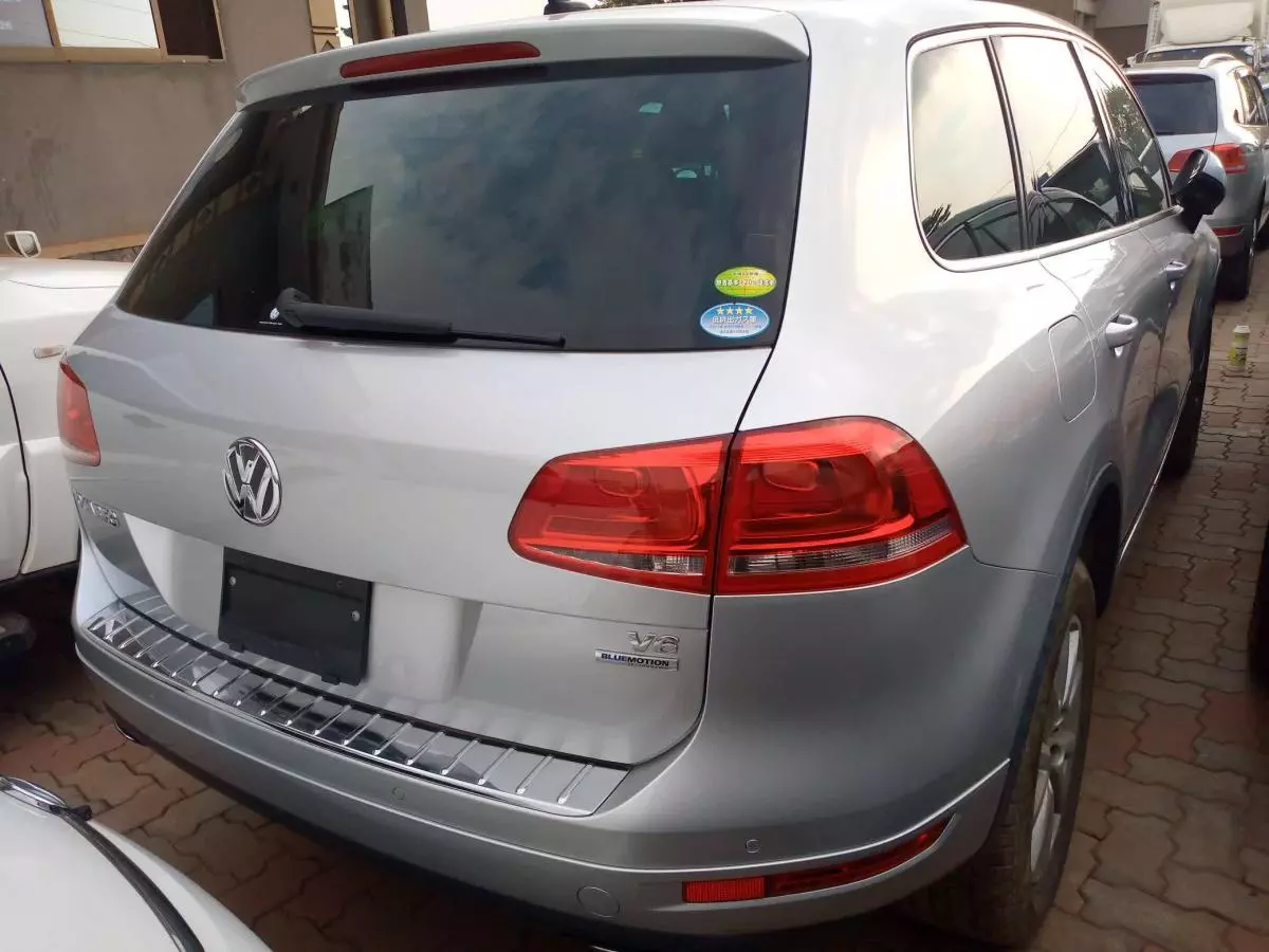 Volkswagen Touareg   - 2012