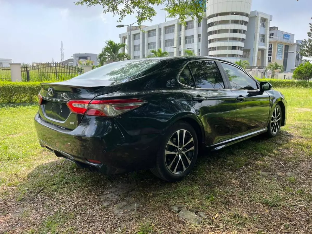 Toyota Camry   - 2018