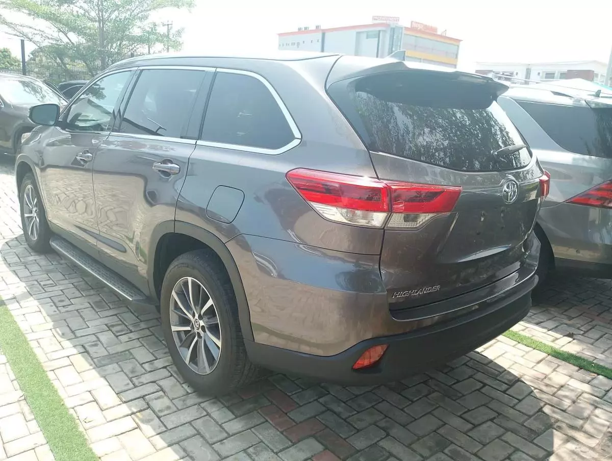 Toyota Highlander   - 2019