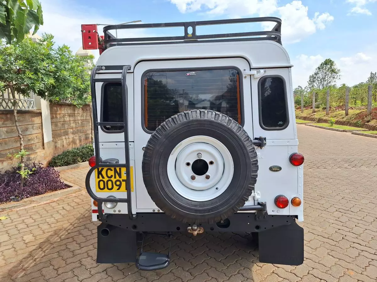 Land Rover Defender   - 2012