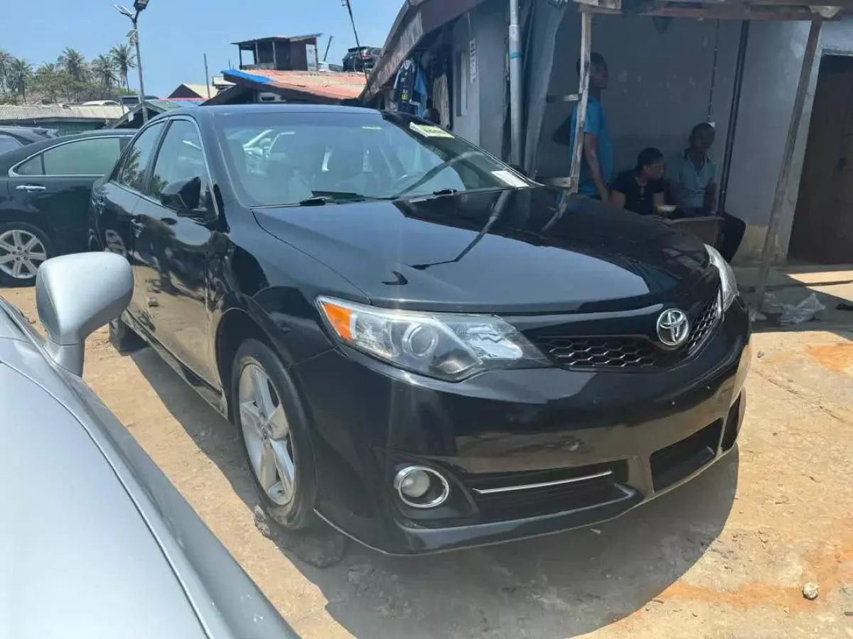 Toyota Camry   - 2014