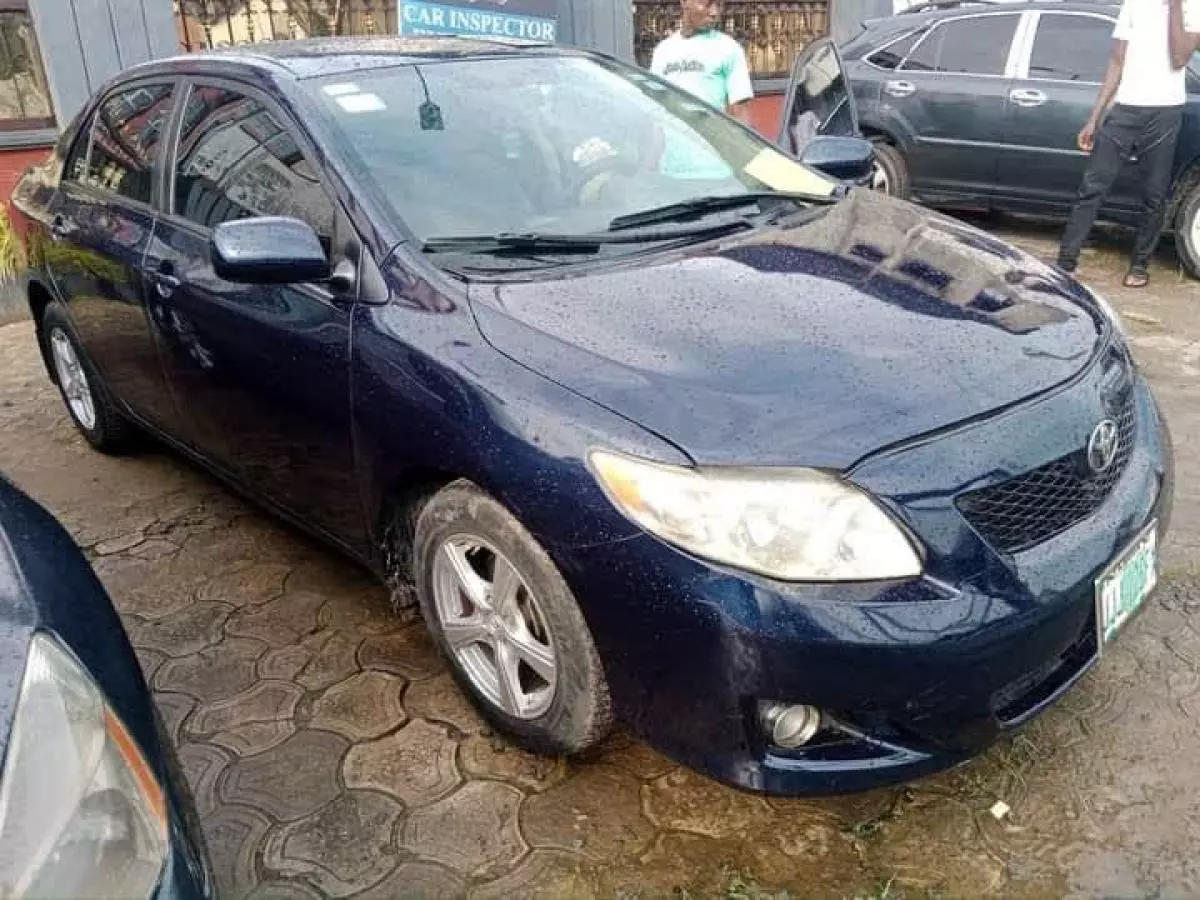 Toyota Corolla   - 2009