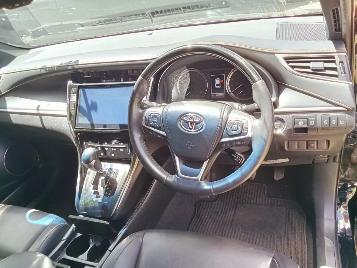 Toyota Harrier   - 2018