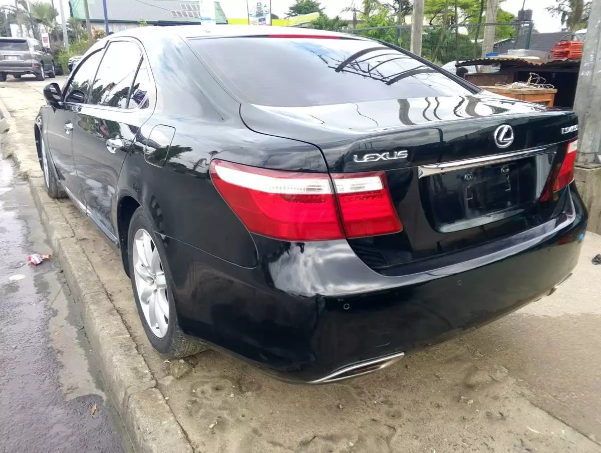 Lexus LS 460   - 2008