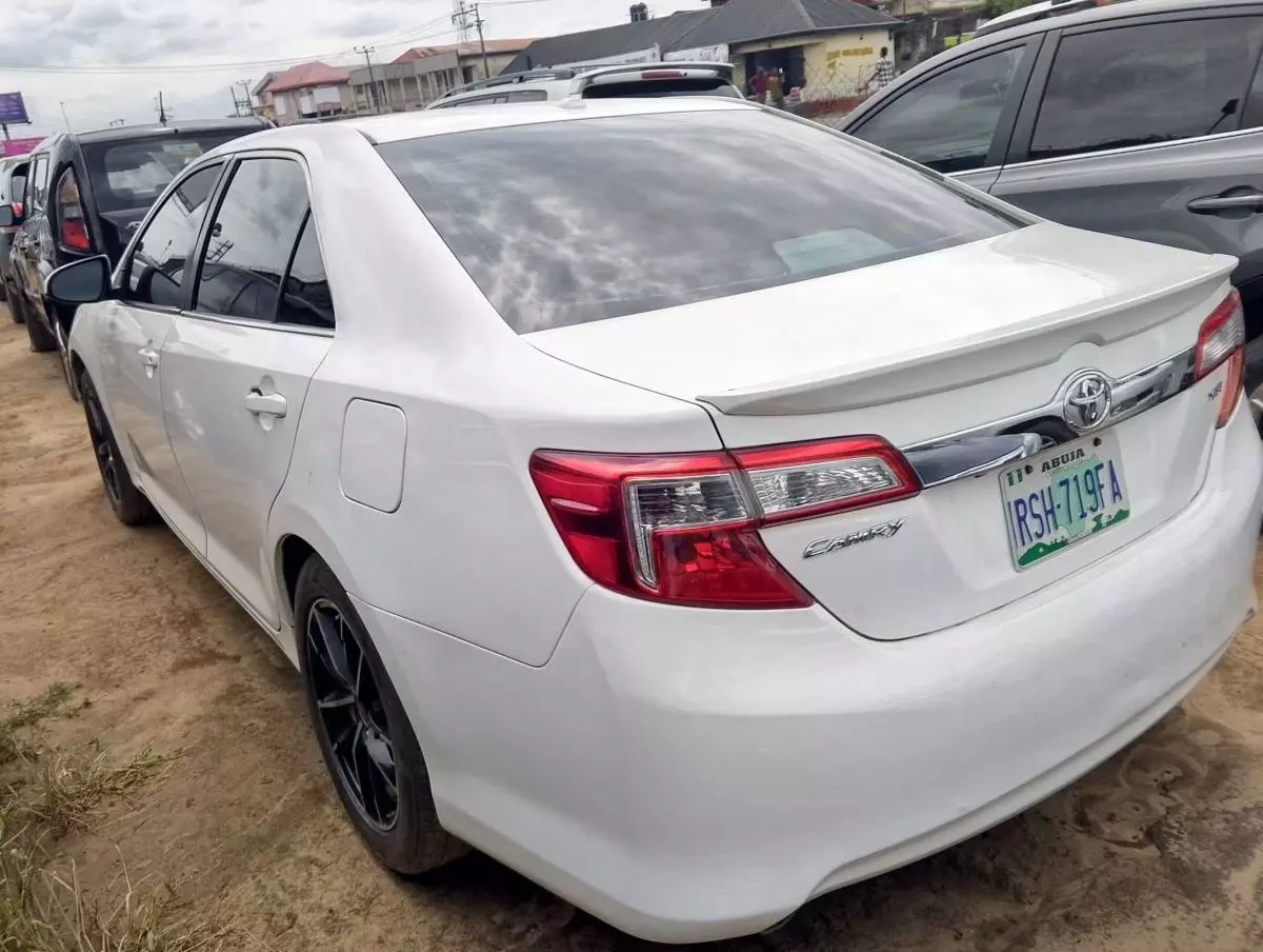 Toyota Camry   - 2012