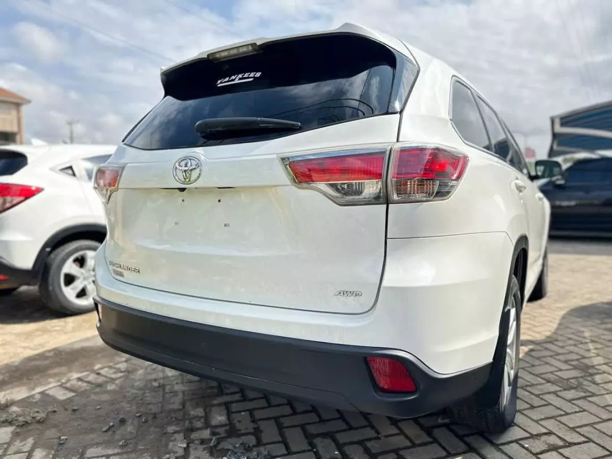 Toyota Highlander   - 2019