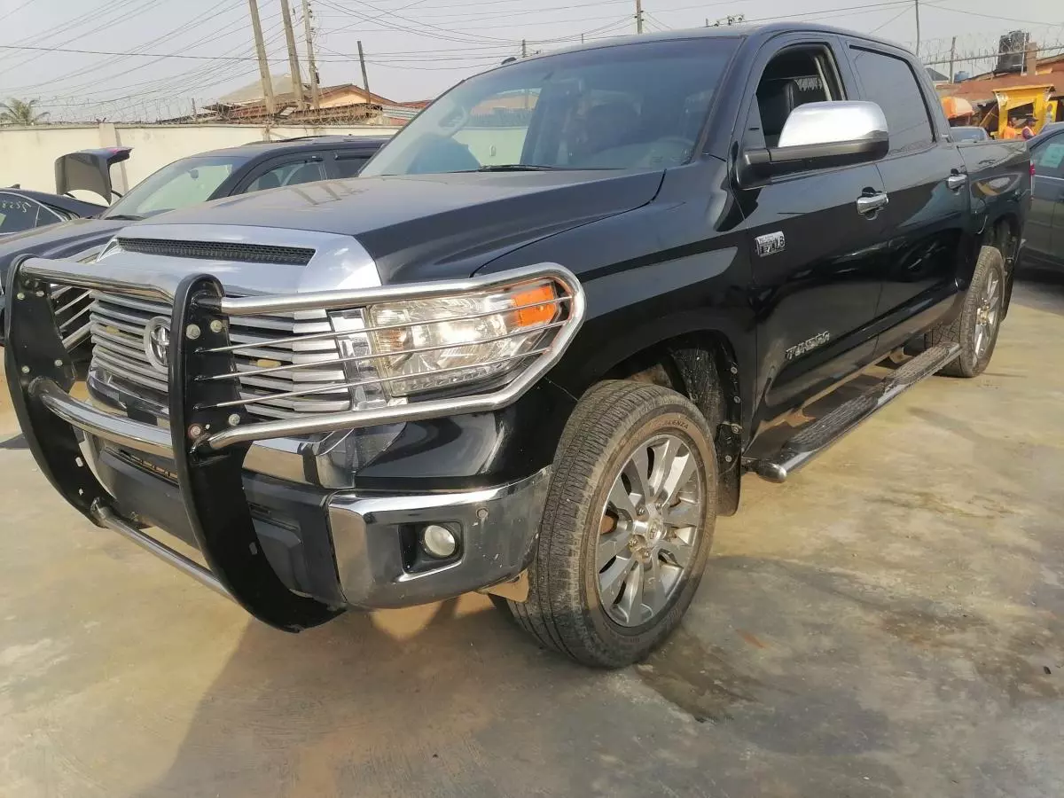 Toyota Tundra   - 2014