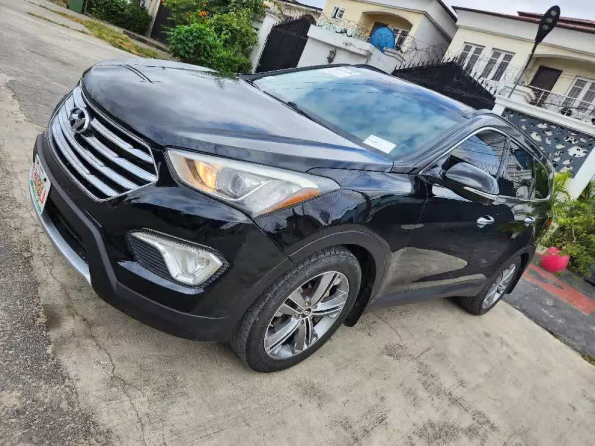 Hyundai Santa Fe   - 2015