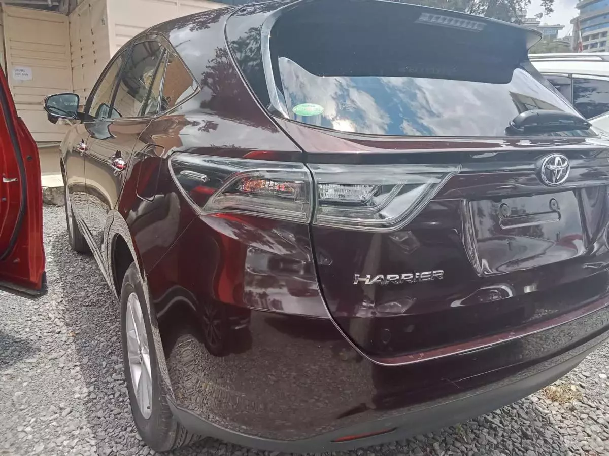 Toyota Harrier   - 2016