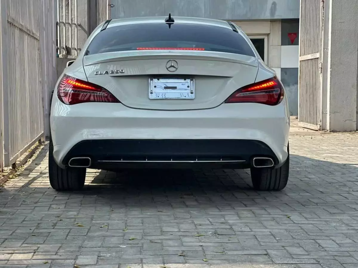 Mercedes-Benz CLA 220   - 2015