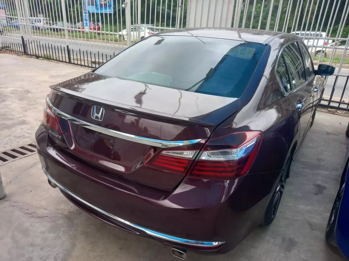 Honda Accord   - 2017