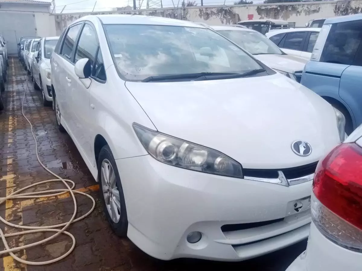 Toyota Wish   - 2010