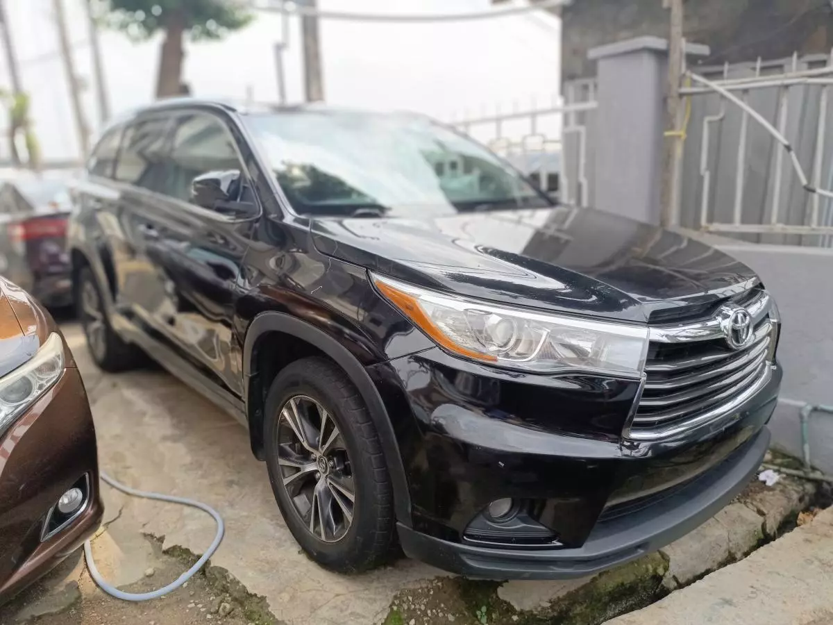 Toyota Highlander   - 2016