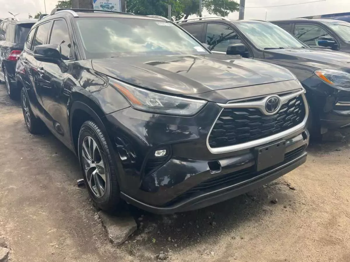 Toyota Highlander   - 2020