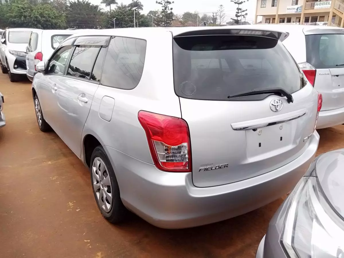 Toyota Fielder    - 2012