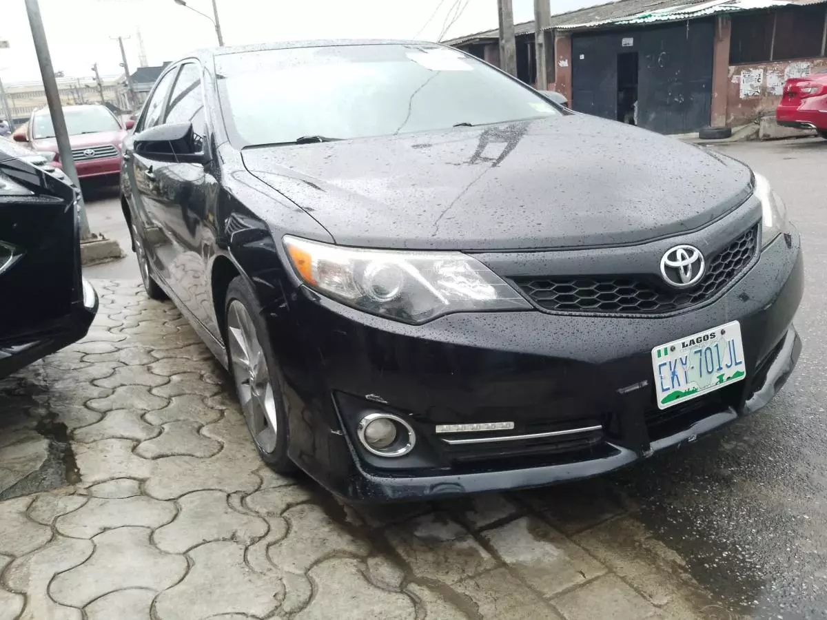 Toyota Camry   - 2012