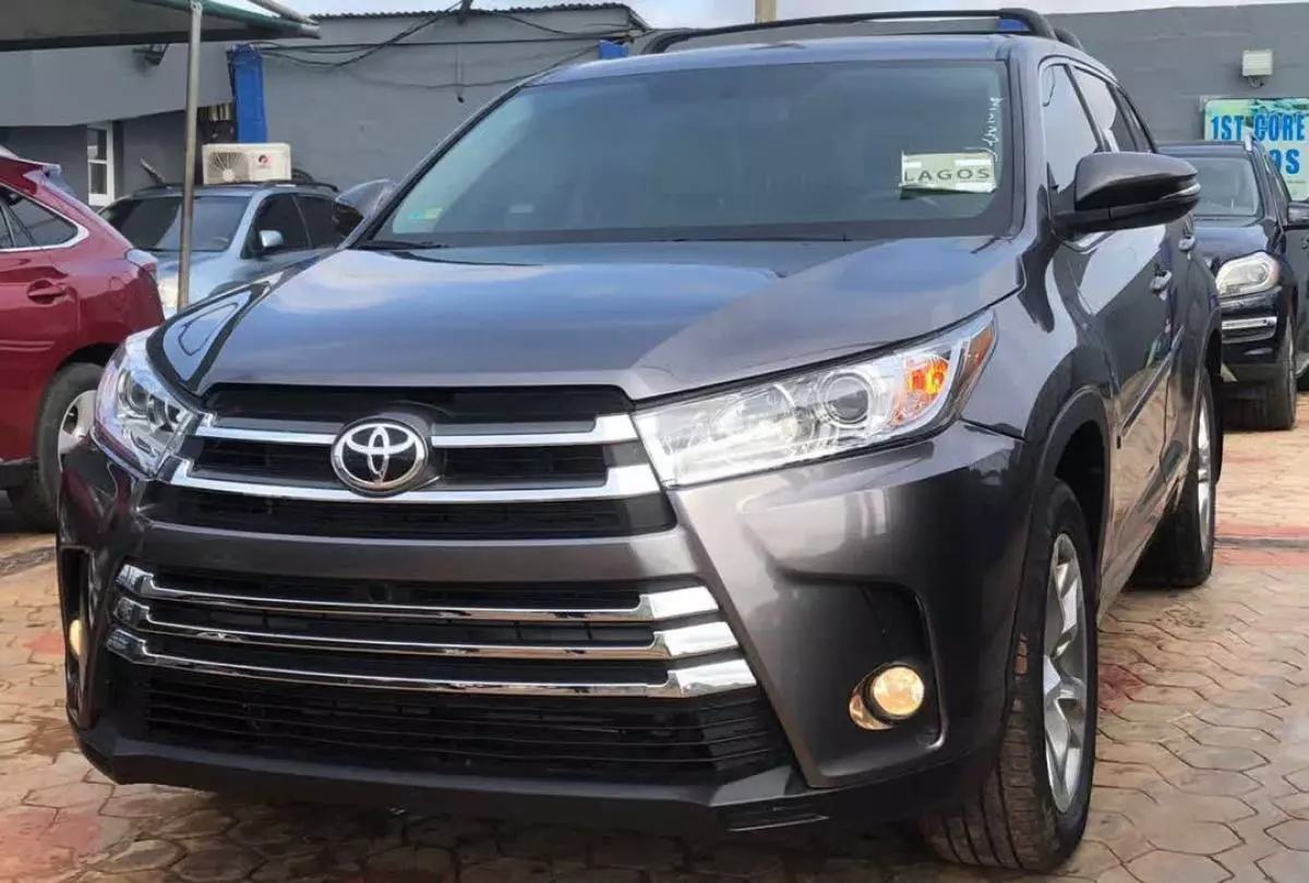 Toyota Highlander   - 2016