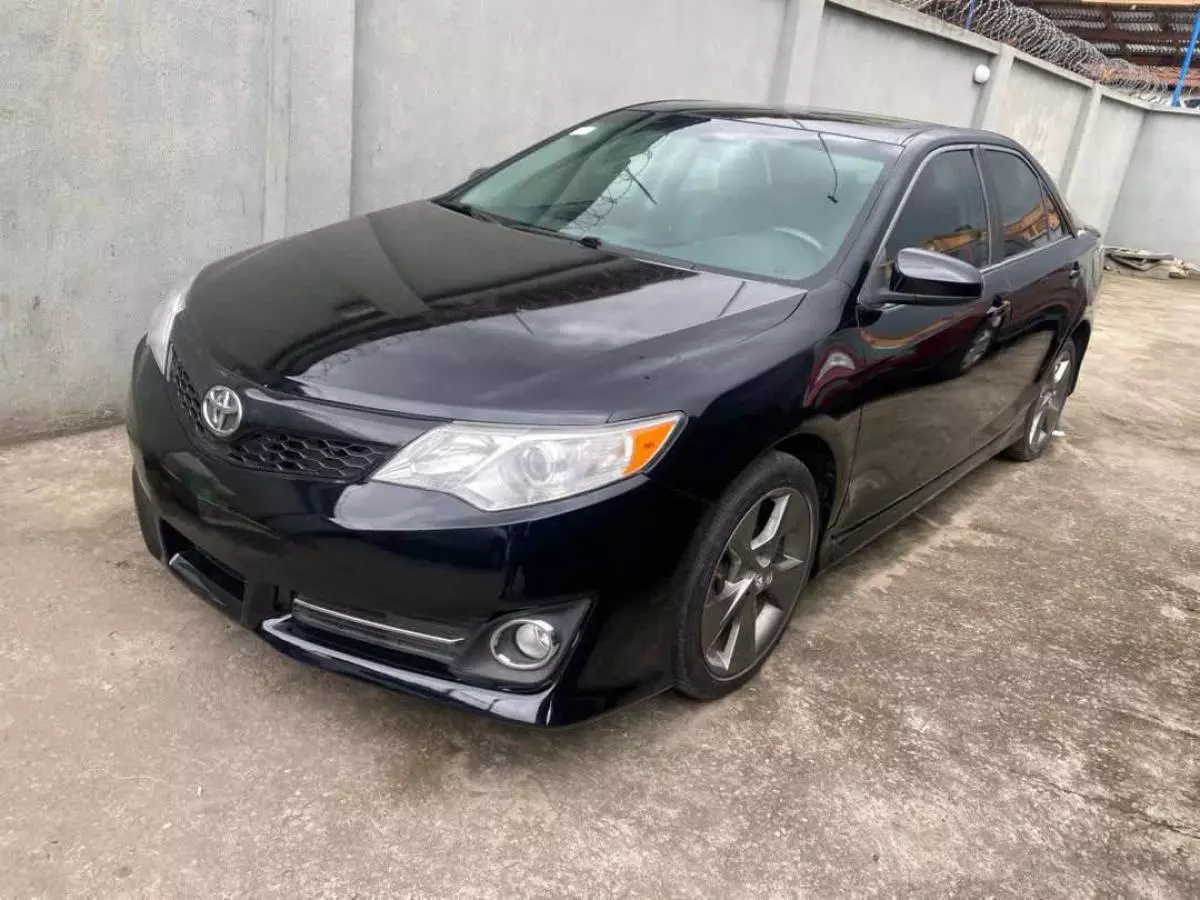 Toyota Camry   - 2012